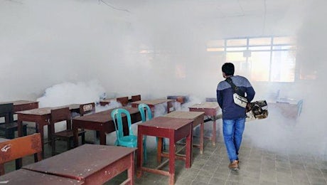 An officer of the West Kutai Health Agency sprays insecticide inside a classroom on June 1 as part of efforts to prevent malaria from spreading in the East Kalimantan regency. (Tribunkaltim.co/Zainul)
