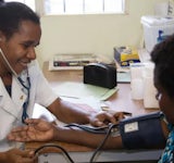 A patient getting a check up at the Susa Mama health clinic, Port Moresby General Hospital, Papua New Guinea. Photo by: DFAT