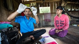Camboddia Village Health Worker malaria testing © Global Fund/John Rae